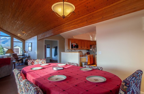 Baderville House | Mountain Shadows Single Story - 2 Acre Fenced Yard