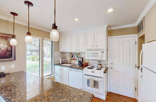 Napa Condo | Napa 2BR Silverado condo — two king suites, fireplace & pool