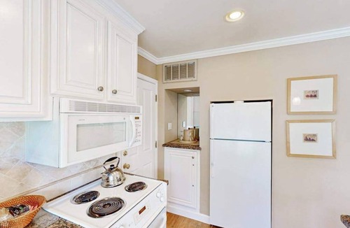 Napa Condo | Napa 2BR Silverado condo — two king suites, fireplace & pool