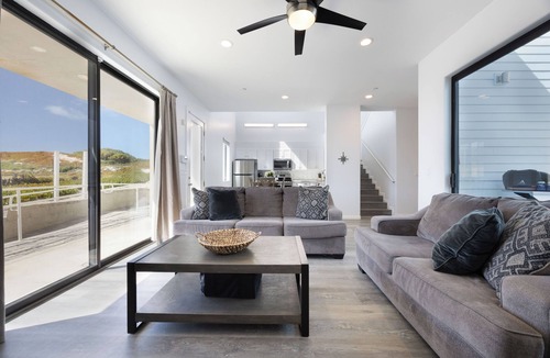Oceano House | Oceanfront 2BR + Rooftop Deck, & Beach Access | Strand Way B
