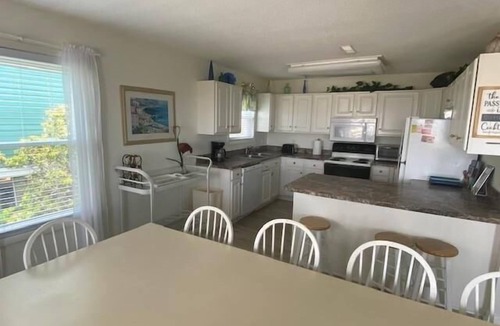 Holden Beach House | Oceanfront retreat in Holden Beach, 5BR/5BA, sleeps 16, perfect for family fun!