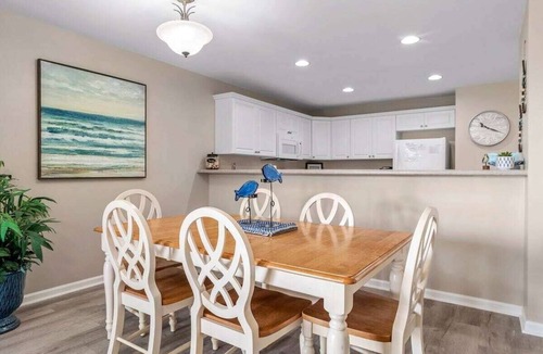 Long Beach Condo | Oceanfront Sunrise & Sunset Views – Oak Island