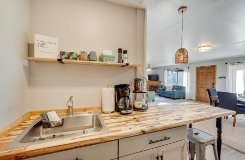 Central Point House | On-Site Winery & Tasting Room: Oregon Bungalow!