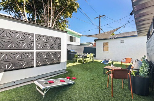 North Pacific Beach Apartment | Pacific Beach Studio Short Walk to Ocean