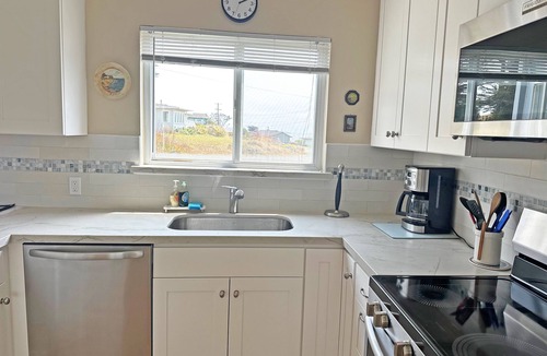 Bodega Bay House | Pacific Panorama - Cozy cottage in Sereno Del Mar, nice ocean views.