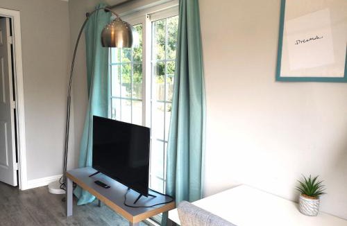 East Pasadena House | Pasadena suite with private entrance
