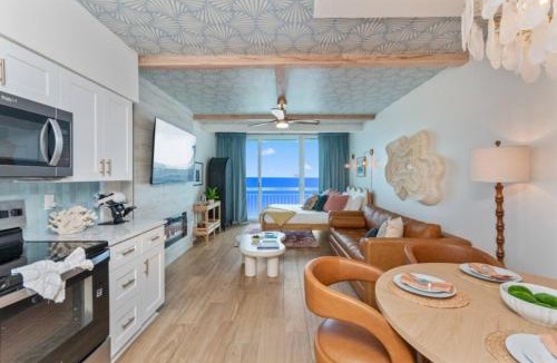 Downtown Myrtle Beach Apartment | Penthouse Oceanfront Studio VR + Mural + Minibar