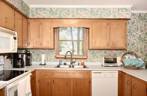 Country Club Estates House | Pet Friendly Downtown Rehoboth Beach 4BR Home, Parking, Porch