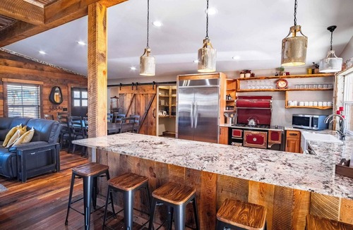 Payson House | Pieper Mansion - Historic Charm & Pickle ball court!