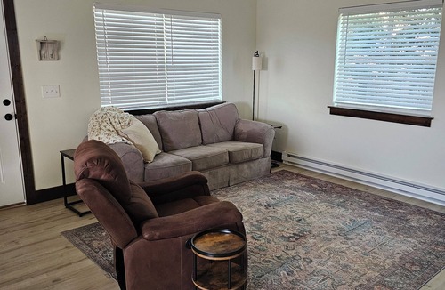Manhattan Cottage | Pleasant 1-bedroom cottage in charming Manhattan