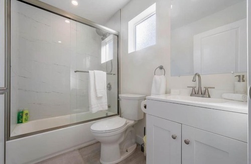 Burbank Apartment | Prestige Studio Haven at Burbank