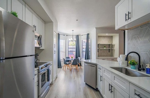 Glendale Sports and Entertainment District Apartment | Prime Location | Balcony, Pool, Gym, Parking, W/D