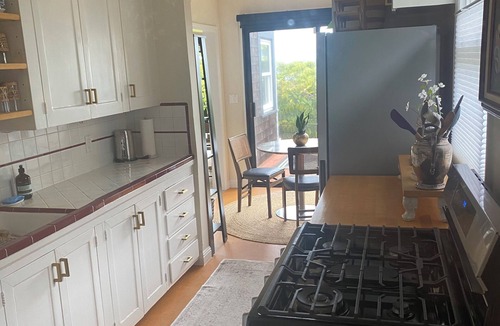 Glen Park Cottage | Private oasis with gorgeous city views, large deck.