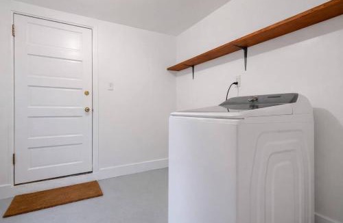 Golden Gate Apartment | Quaint and Charming 2BR APT in Central Oakland