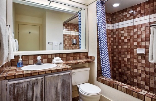 Avalon Hotel | Quaint Avalon Escape for Couples Seeking Privacy & Romance