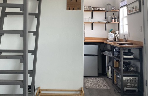 Taylor House | Quaint Tiny Home on Working Homestead-20 mins from Show Low!