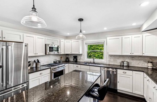 Quechee House | Quechee House with Dream Kitchen & Club Access