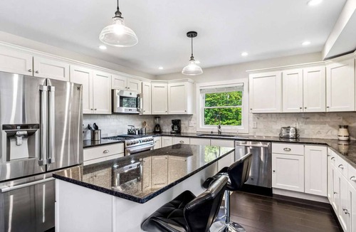 Quechee House | Quechee House with Dream Kitchen & Club Access