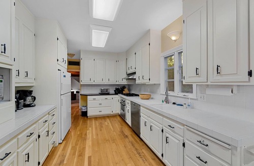 Healdsburg House | Relax & Gather: Healdsburg Farmhouse for 10 with Pool, Hot Tub & BBQ