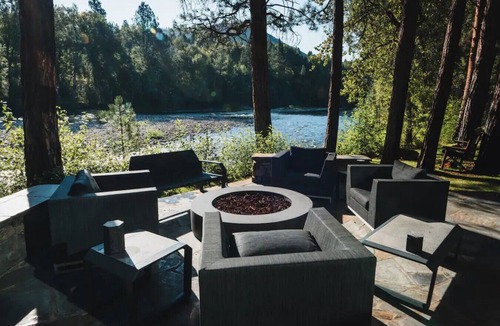 Grantsdale Cabin | Riverfront Cabin with Glamping Hut