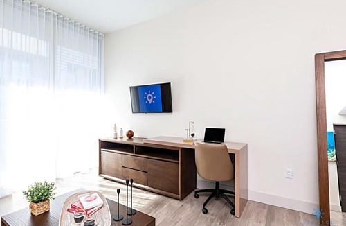Hollywood Apartment | Rooftop Pool, Broad-walk & Near Beach