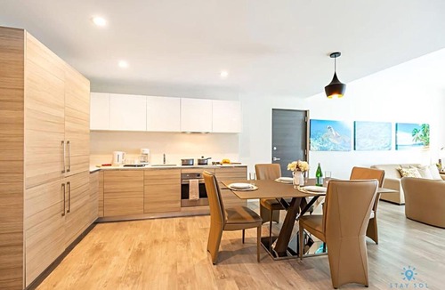 Hollywood Apartment | Rooftop Pool, Broad-walk & Near Beach