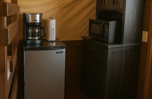 Rimrock House | Rustic Wagon Getaway with Hot Tub/Stargazing/Views