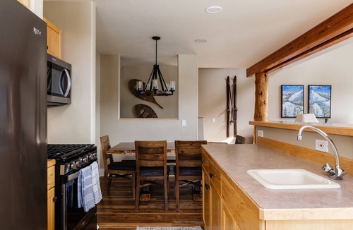 Saddle Ridge House | Saddle Ridge Townhome with Ski-in/Ski out access! Hot tub!