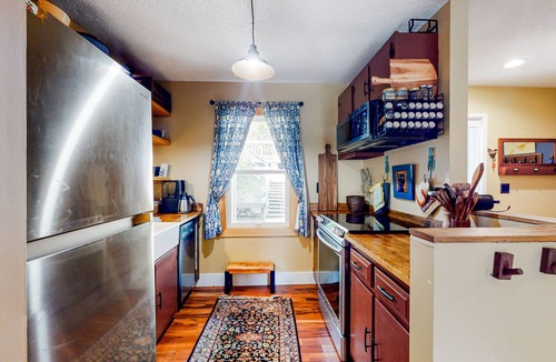 Waitsfield Condo | Secluded condo with pool, tennis court, sauna, & grill access - W/D and AC