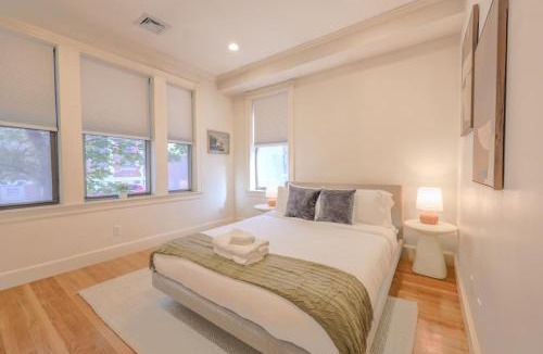 Fenway–Kenmore Apartment | Simple 2 Bed 2 bath Close to Fenway