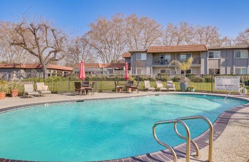 Pleasanton House | Sip, Golf & Explore: Pleasanton Retreat!