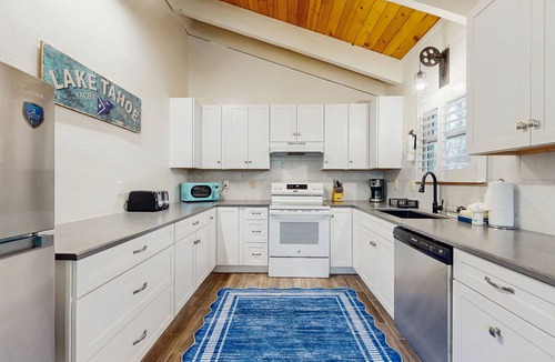 South Lake Tahoe House | Ski-in/ski-out mountain view home with hot tub - hiking & activities nearby