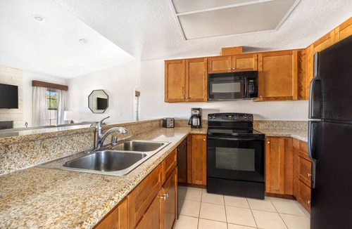 San Diego Country Estates Condo | Spacious 2BR Near Wine Country w/Resort Pool, Onsite Spa & WiFi