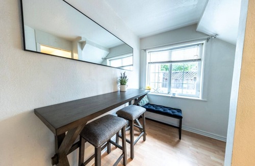 San Bruno House | Spacious Backyard |BBQ, Games, Fast-WiFi, Sleeps 8