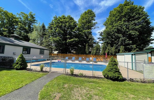 Town of Webb Cottage | Spacious Studio with Kitchenette, Sitting Area and Full Bath!