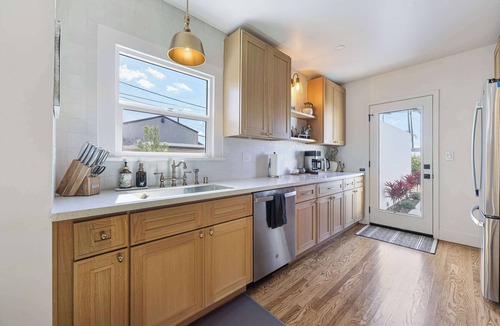 Kensington House | Spanish Style, 3 Beds, Cozy + Spacious, Cafes