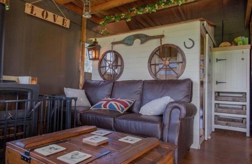 Devizes House | Squirrel Lodge