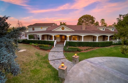 Encinitas House | Stunning Encinitas Estate w/ Large Entertainment Backyard