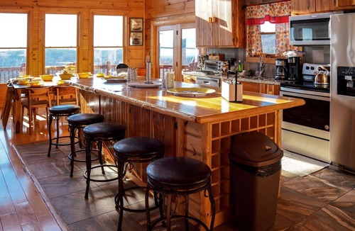 Dobson Cabin | Stunning Vacation Rental for Unforgettable Family Glamping Trips in the Blue Ridge Mountains, North Carolina