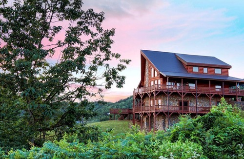 Dobson Cabin | Stunning Vacation Rental for Unforgettable Family Glamping Trips in the Blue Ridge Mountains, North Carolina