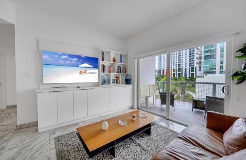 Midtown Apartment | Subtle 2 Bed in Edgewater near Downtown With Free Parking