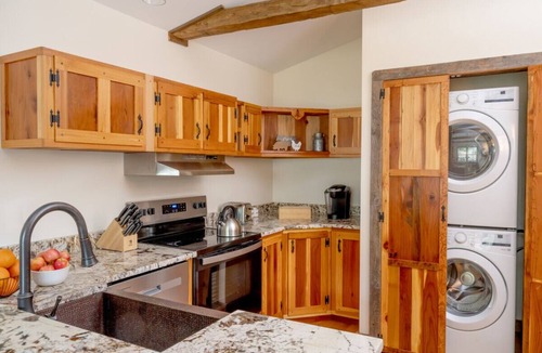 North Creek Apartment | The Alexander Barn - Brand new!