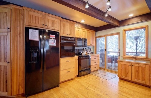 Ardenvoir House | Timbercrest Lodge - Hot Tub Nights, Mountain Air