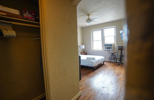 Westlake Hotel | Tranquil Studio with AC in vibrant Los Angeles
