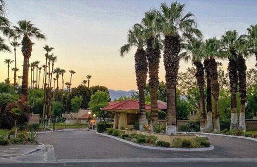 Palm Springs Condo | Updated with new furnishings 1 Bedroom condo across from Aerial Tramway