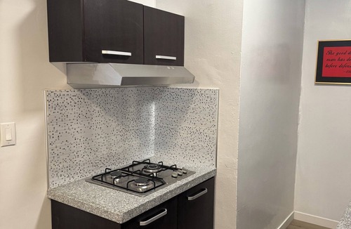 Wilshire Center Apartment | Venice Art Studio Apartment