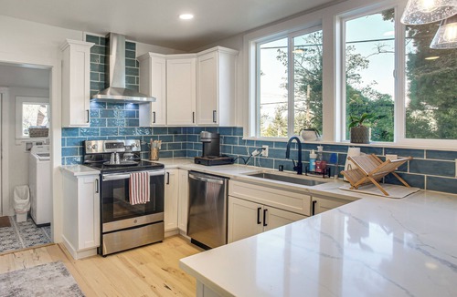 West Hills Cottage | Walk to Shipyard: Bremerton Home w/Patio!
