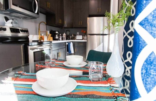 University Heights Apartment | Walkable - Restaurants - Large Patio - A/C- Pets