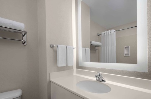 Folsom Hotel | Weekend Getaway | Full Kitchen | Sacramento State Aquatic Center - 2.5 miles