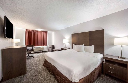 Grants Pass Hotel | Your Home Away From Home! Family-friendly Unit Awaits! Close to Rogue River